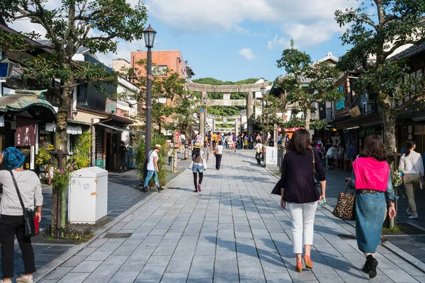 Fukuoka, Japan - 26 september 2014: Straat naar Dazaifu Tenmangu s — Stockfoto