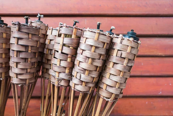 Fackeln lodern Bambus auf — Stockfoto