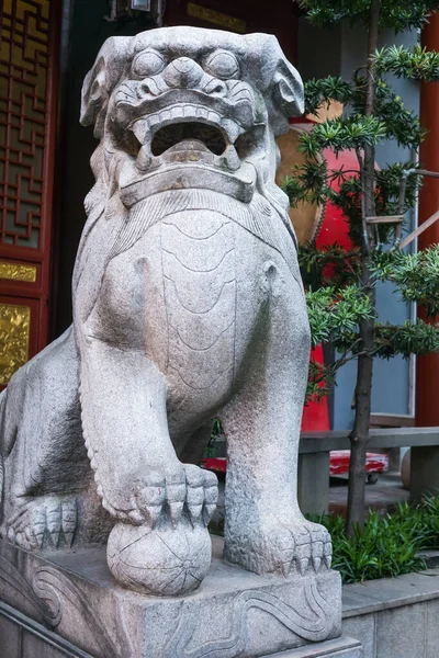 Chinese style lion statue — Stock Photo, Image