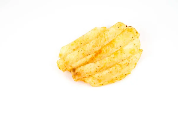 하얀 배경에 감자칩 한 개 — 스톡 사진