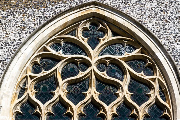 Außenseite Eines Aus Stein Geschnitzten Glasfensters Der Marys Church Ware — Stockfoto