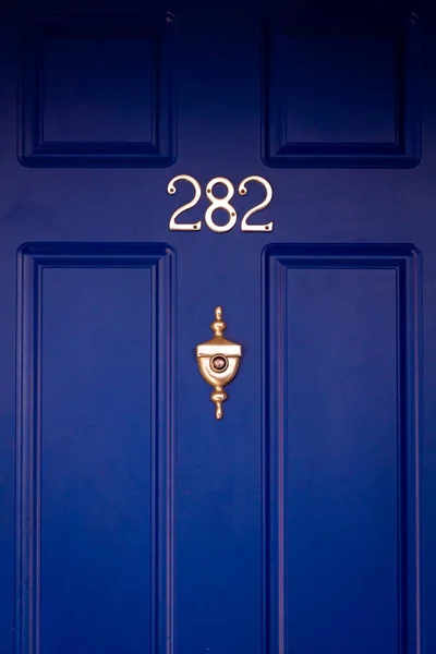 Maison Numéro 282 Sur Une Porte Entrée Bois Bleu Foncé — Photo