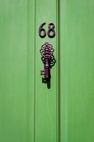 Maison Numéro Sur Une Porte Entrée Bois Vert Avec Une — Photo