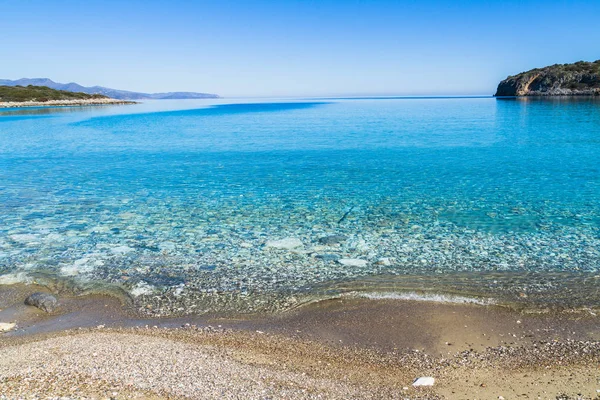 Beautiful idyllic turquoise waters shoreline — Stock Photo, Image