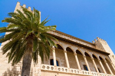 Dış görünüş: Almudaina Sarayı Palma, Mallorca, Bakerarik Adaları İspanya.