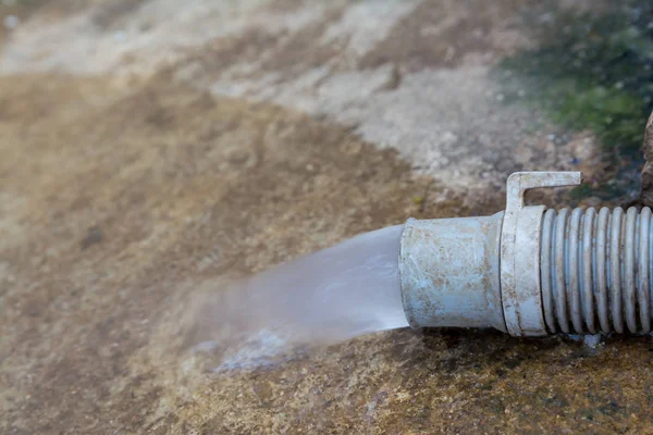 Abwasserabfluss aus Waschmaschinenrohr — Stockfoto