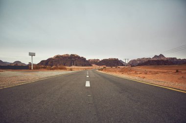 Yatay, Wadi Rum çölde Ürdün boş yol çarpıcı