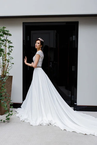 Pin by Rabyya Masood on Selfie & Pics Poses | Asian wedding dress  pakistani, Pakistani fancy dresses, Asian wedding dress