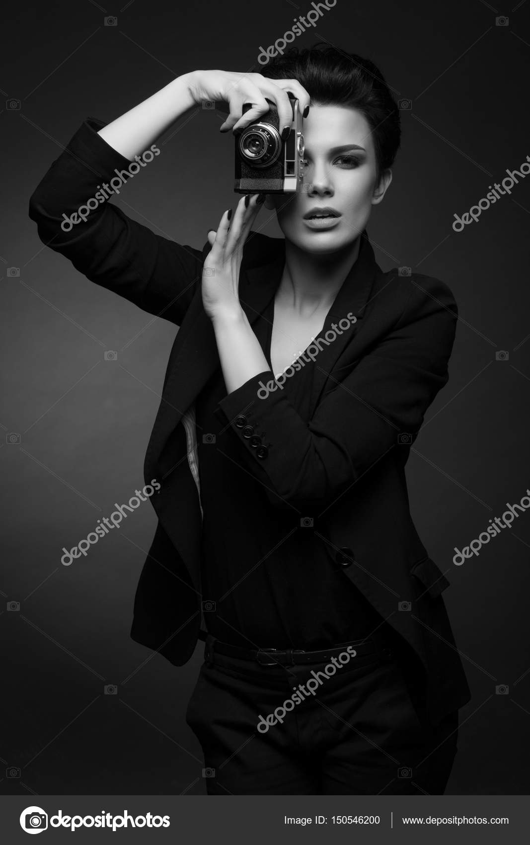 sexy lady photographer Kendra show friends nude pics
