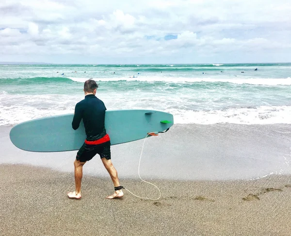 Surfista Costa Bali — Fotografia de Stock