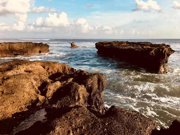 Paesaggio Incredibile Rocce Onde Oceaniche Della Riva Bali — Foto Stock