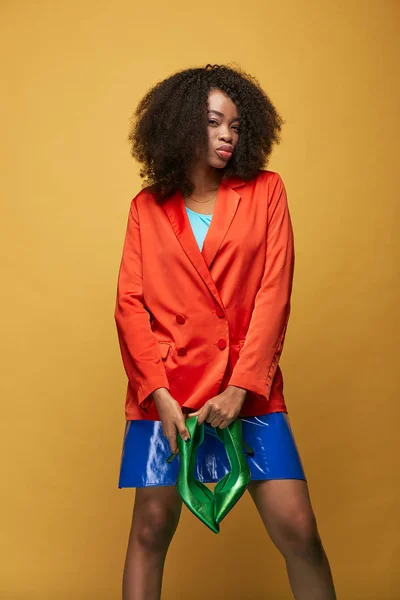 Helder Portret Van Jonge Afrikaanse Meisje Met Afro Kapsel Meisje — Stockfoto
