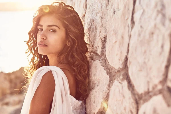 Retrato Incrível Belo Modelo Jovem Sexy Com Cabelo Escuro Longo — Fotografia de Stock