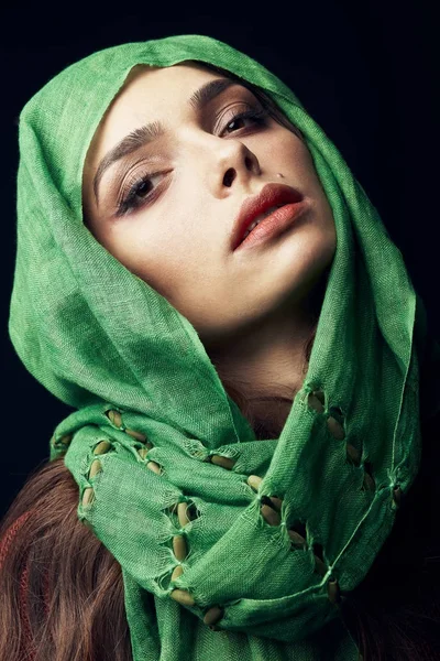 Retrato Estudio Cerca Atractiva Mujer Oriental Con Hermosos Ojos Oscuros —  Fotos de Stock