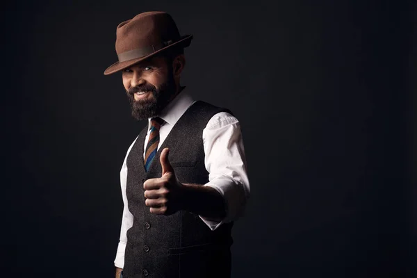 Estúdio Retrato Homem Bonito Sorridente Com Cabelo Escuro Bigode Camisa — Fotografia de Stock