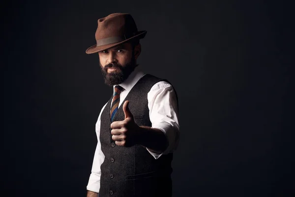 Estúdio Retrato Homem Bonito Com Cabelo Escuro Bigode Camisa Branca — Fotografia de Stock