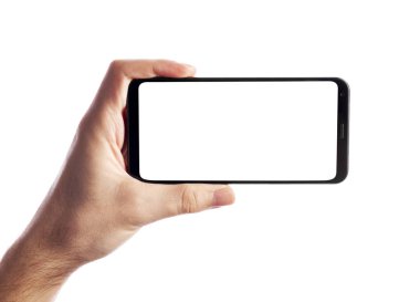 Beyaz arka planda boş ekranlı akıllı telefon tutan adam. Telefonlu kadın elleri, metin için boşluk