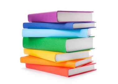 Beyaz arka planda izole edilmiş renkli kitap yığını. Farklı kitapların koleksiyonu. Okumak için ciltli kitaplar. Okula ve eğitim öğrenme konseptine dönüş