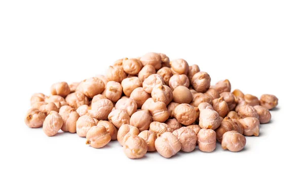 白い背景に隔離された生のひよこ豆のヒープ 健康的な菜食主義の概念 調理されていないひよこ豆の山 — ストック写真