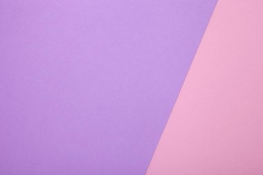 Arka plan olarak pembe ve mor kağıt. İki renkli pastel kağıt dokusu, metin için yeri olan üst görünüm