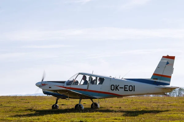 Skutec, Tjekkiet, 20. oktober 2019: Lille, 4-personers fly inden start på banen - Stock-foto