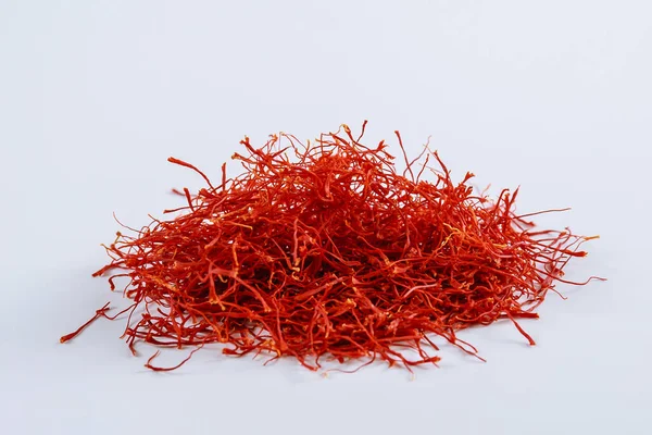 Dry Saffron Spice Λευκό Φόντο — Φωτογραφία Αρχείου