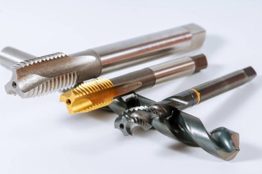 Metal iplik için dokunun. Metal işleme aracı.