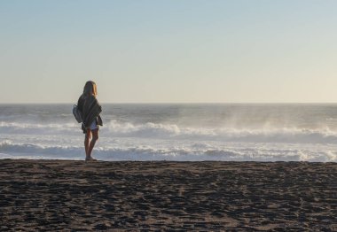 Atardecer en playa Buchupureo, Regin del Bio Bio, Şili.