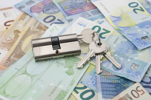 stock image Keychain with lock on a background of varied euro bills