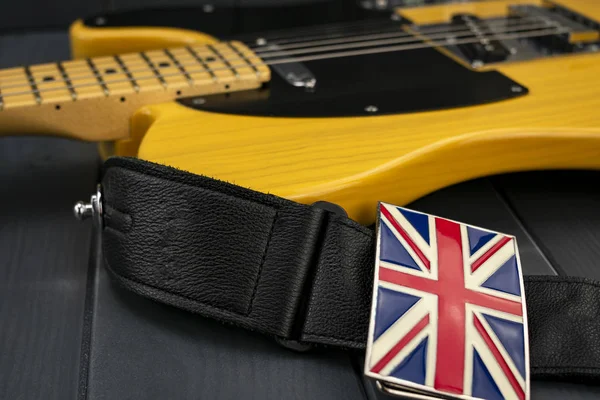 Guitarra elétrica clássica americana com fecho metálico do britânico — Fotografia de Stock