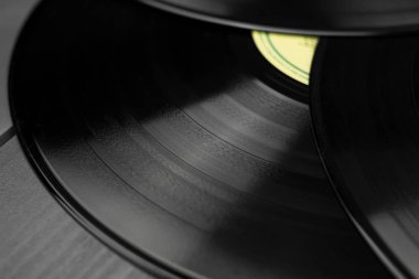 Farklı parçalı parlak vinil müzik diskleri