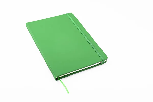 Kapalı Yeşil Deri Günlük Süslemeli Ayırıcılı Ürün Olarak Bir Model — Stok fotoğraf