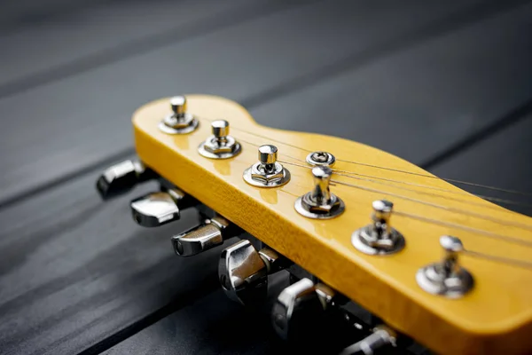 Cabeça Afinação Uma Guitarra Elétrica Com Elementos Cromados Brilhantes — Fotografia de Stock