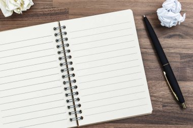 Defter üzerinde çalışma masası