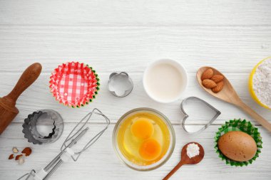 Beyaz ahşap fırın malzemeleri