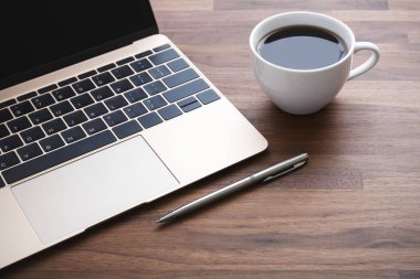 Bilgisayarlı ofis masası