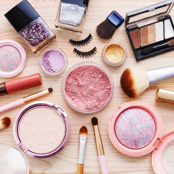 Kosmetik mit Make-up — Stockfoto