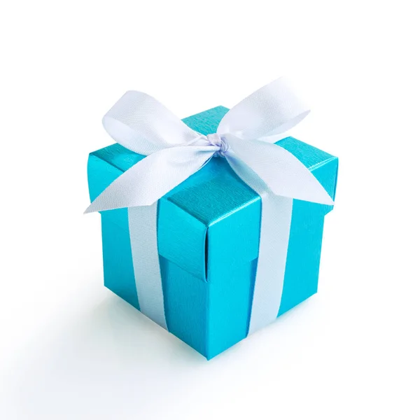 Caja de regalo azul con cinta blanca — Foto de Stock