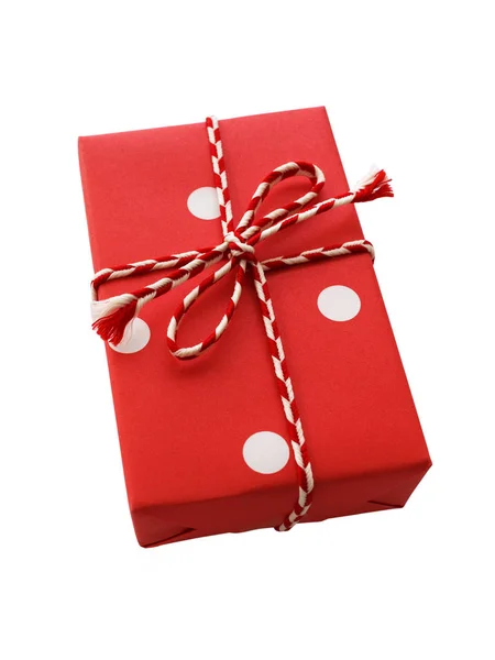 Caja de regalo roja de Navidad aislada en blanco — Foto de Stock