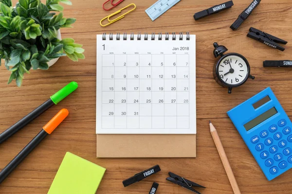 Kalender auf dem Tisch — Stockfoto