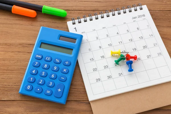 Calendar 2018 and calculator — Stock Photo, Image