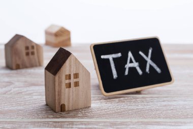 Vergi işareti ile evleri 