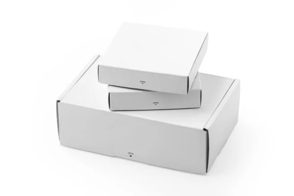 Különböző Méretű Fehér Alapon Elszigetelt Zárt Fehér Csomagolási Dobozok — Stock Fotó