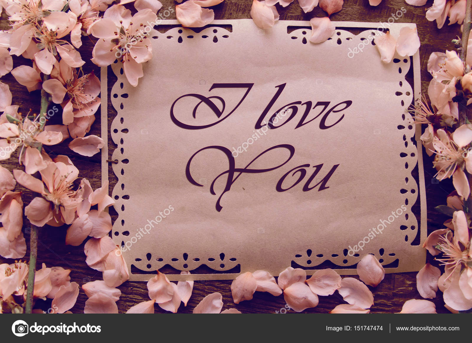 Cartolina con fiori di pesco su un di legno — Foto Stock