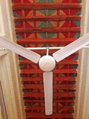 Fas 'taki Figuig vahasında eski bir caminin geleneksel tavanı 