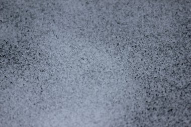 Karanlık bir arka planda buz kristalleri, yakın plan. Buz dokusu arkaplanı.