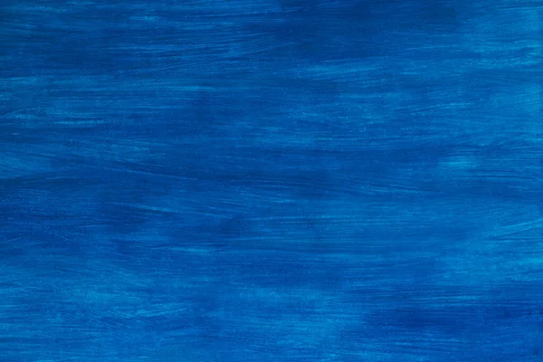 Parlak mavi bir arka planda kağıda elle boyanmış guaj balığı. Güzel soyut açık mavi arkaplan dokusu. Boşluğu, arkaplanı, gökyüzü rengini, deniz rengini, örgü işini kopyala.