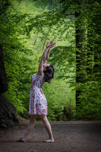 Danseuse Pieds Nus Dans Nature — Photo
