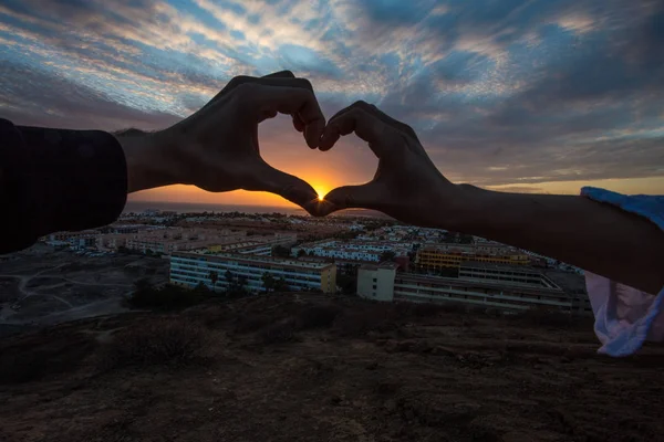 Corazón Hecho Manos Atardecer — Foto de Stock