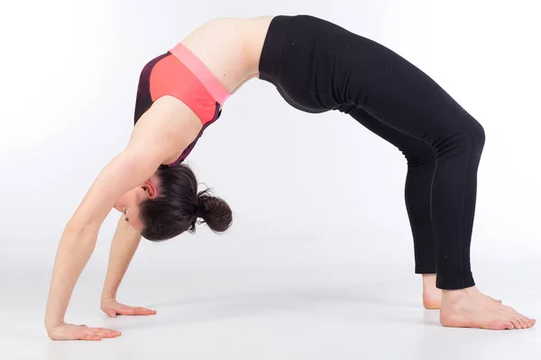 Mujer Leggings Sujetador Deportivo Está Estirando Practicando Yoga — Foto de Stock